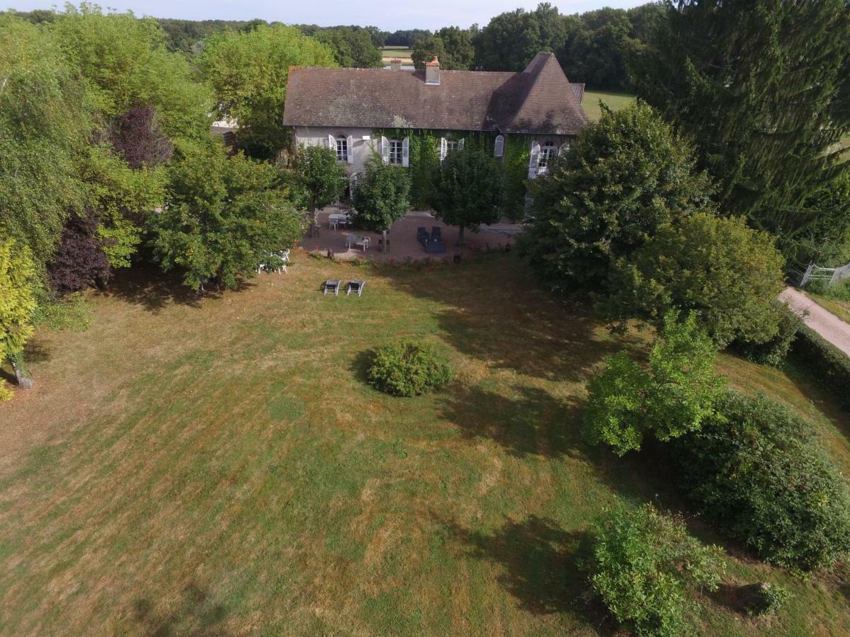Bed and Breakfast Le Domaine Du Mijarnier Montbeugny Exterior foto